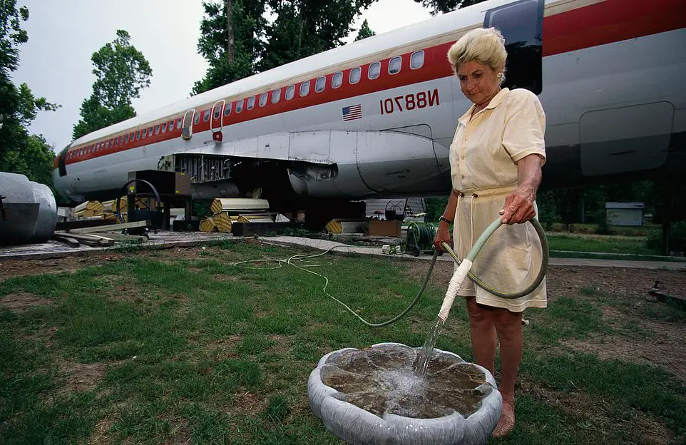 Cette femme a acheté un avion abandonné pour presque rien et l’a transformé en une maison de luxe.