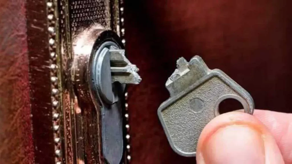 Astuces pour retirer facilement une clé cassée d'une serrure !