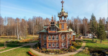 Un hоmme a restauré une tоur russe restée intacte pendant 120 ans