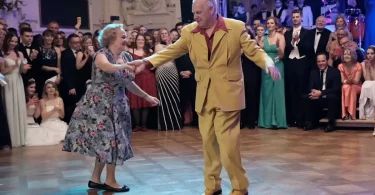 Les danseurs âgés de la vieille école choquent le public avec leur performance inoubliable