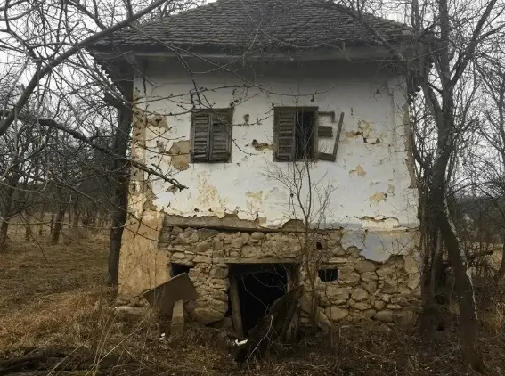 Un homme a fait d'une cabane délabrée une luxueuse demeure