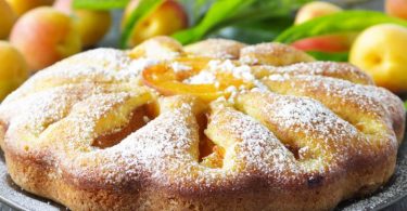 Gâteau Fondant aux Amandes, Noisettes et Fruits d'Été
