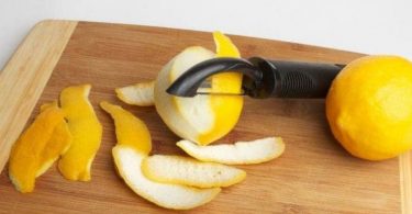 Ne Jetez Plus Vos Peaux de Citron : 10 Utilisations Que Vous Ne Connaissez Pas